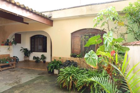 Casa à venda com 320m², 2 quartos e 3 vagasCasa 1 - Garagem