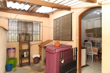 Casa à venda com 320m², 2 quartos e 3 vagasCasa 1 - Área de Serviço