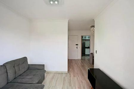 Apartamento à venda com 62m², 3 quartos e 1 vaga Apartamento à venda com 62m², 3 quartos e 1 vagaSala de estar com sofá e iluminação adequada, com vista para a cozinha.