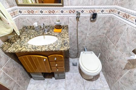 Casa à venda com 300m², 4 quartos e 3 vagas Casa à venda com 300m², 4 quartos e 3 vagasBanheiro Social