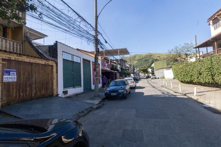Casa à venda com 300m², 4 quartos e 3 vagas Casa à venda com 300m², 4 quartos e 3 vagasVista da Rua