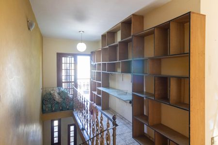 Casa à venda com 300m², 4 quartos e 3 vagas Casa à venda com 300m², 4 quartos e 3 vagasHall