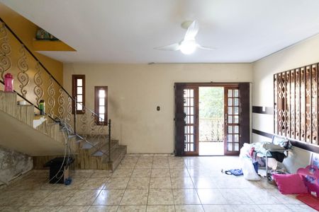 Casa à venda com 300m², 4 quartos e 3 vagas Casa à venda com 300m², 4 quartos e 3 vagasSala