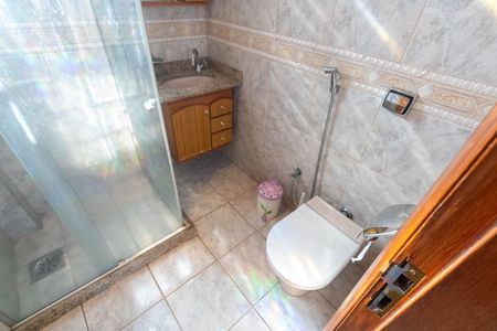 Casa à venda com 300m², 4 quartos e 3 vagas Casa à venda com 300m², 4 quartos e 3 vagasBanheiro do quarto 4