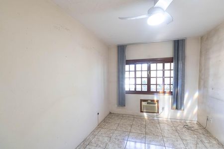 Casa à venda com 300m², 4 quartos e 3 vagas Casa à venda com 300m², 4 quartos e 3 vagasQuarto 4