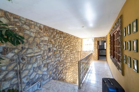 Casa à venda com 300m², 4 quartos e 3 vagas Casa à venda com 300m², 4 quartos e 3 vagasHall social