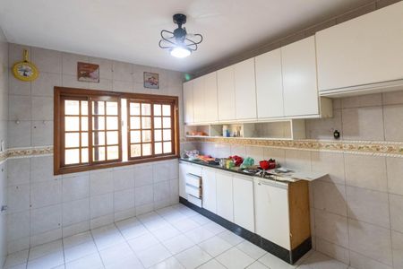 Casa à venda com 300m², 4 quartos e 3 vagas Casa à venda com 300m², 4 quartos e 3 vagasCozinha e Área de Serviço