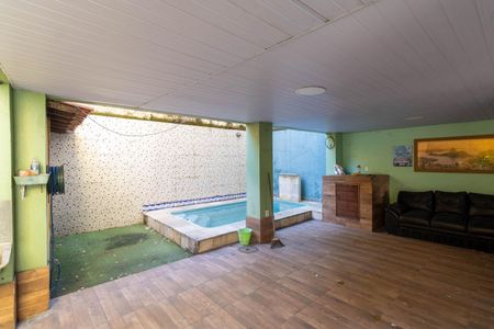 Casa à venda com 300m², 4 quartos e 3 vagas Casa à venda com 300m², 4 quartos e 3 vagasPiscina