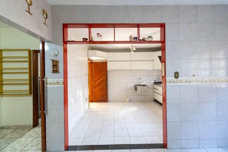 Casa à venda com 300m², 4 quartos e 3 vagas Casa à venda com 300m², 4 quartos e 3 vagasCozinha e Área de Serviço
