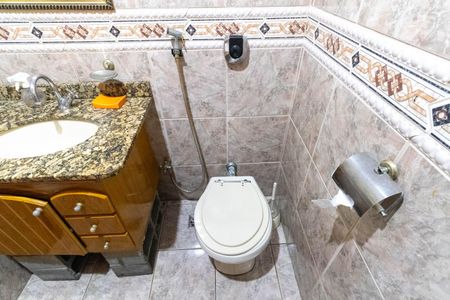 Casa à venda com 300m², 4 quartos e 3 vagas Casa à venda com 300m², 4 quartos e 3 vagasBanheiro Social