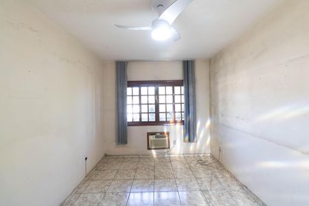 Casa à venda com 300m², 4 quartos e 3 vagas Casa à venda com 300m², 4 quartos e 3 vagasQuarto 4