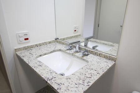 Apartamento para alugar com 67m², 2 quartos e 1 vaga Apartamento para alugar com 67m², 2 quartos e 1 vagaBanheiro da Suíte 1