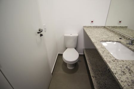 Apartamento para alugar com 67m², 2 quartos e 1 vaga Apartamento para alugar com 67m², 2 quartos e 1 vagaBanheiro da Suíte 2