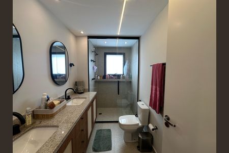 Apartamento à venda com 346m², 3 quartos e 2 vagasBanheiro da Suíte 2