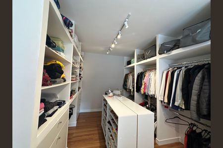 Apartamento à venda com 346m², 3 quartos e 2 vagasCloset da suíte 2