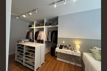 Apartamento à venda com 346m², 3 quartos e 2 vagasCloset da suíte 2