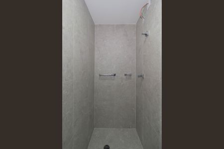 Banheiro de kitnet/studio para alugar com 1 quarto, 24m² em Pinheiros, São Paulo