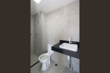 Banheiro de kitnet/studio para alugar com 1 quarto, 24m² em Pinheiros, São Paulo