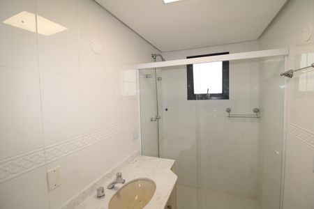 Apartamento à venda com 124m², 3 quartos e 3 vagasQuarto 3 - Banheiro