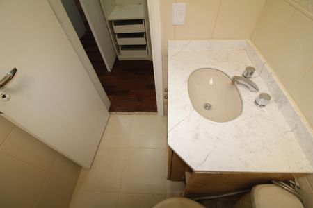 Apartamento à venda com 124m², 3 quartos e 3 vagasQuarto 2 - Banheiro