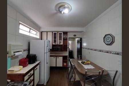 Casa à venda com 137m², 3 quartos e 3 vagasCozinha - Armários