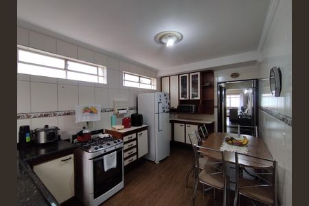 Casa à venda com 137m², 3 quartos e 3 vagasCozinha - Armários