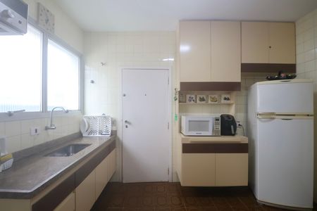 Cozinha de apartamento para alugar com 3 quartos, 120m² em Vila Maia, Guarujá