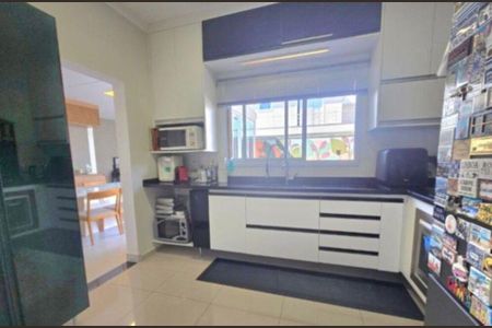 Casa de condomínio à venda com 253m², 3 quartos e 2 vagas
