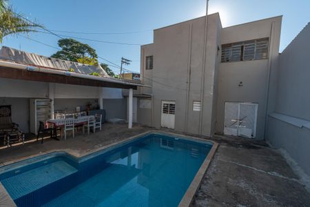 Casa à venda com 310m², 3 quartos e 2 vagasPiscina 