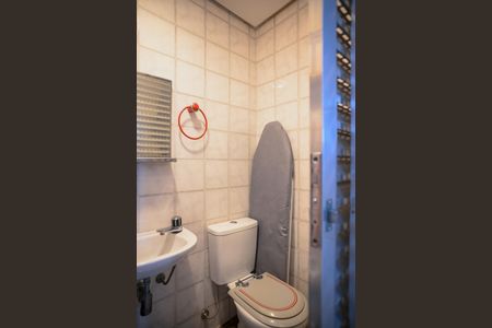 Apartamento à venda com 126m², 4 quartos e 3 vagas Apartamento à venda com 126m², 4 quartos e 3 vagasBanheiro de Serviço