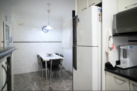 Apartamento à venda com 126m², 4 quartos e 3 vagas Apartamento à venda com 126m², 4 quartos e 3 vagasCozinha
