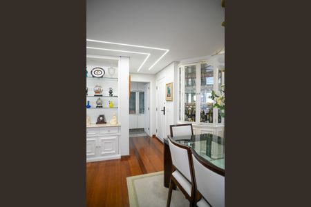 Apartamento à venda com 126m², 4 quartos e 3 vagas Apartamento à venda com 126m², 4 quartos e 3 vagasSala