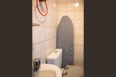 Apartamento à venda com 126m², 4 quartos e 3 vagas Apartamento à venda com 126m², 4 quartos e 3 vagasBanheiro de Serviço