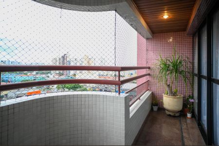 Apartamento à venda com 126m², 4 quartos e 3 vagas Apartamento à venda com 126m², 4 quartos e 3 vagasVaranda