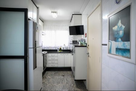 Apartamento à venda com 126m², 4 quartos e 3 vagas Apartamento à venda com 126m², 4 quartos e 3 vagasCozinha