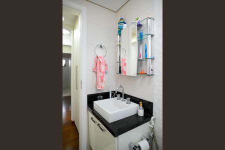 Apartamento à venda com 126m², 4 quartos e 3 vagas Apartamento à venda com 126m², 4 quartos e 3 vagasBanheiro Social