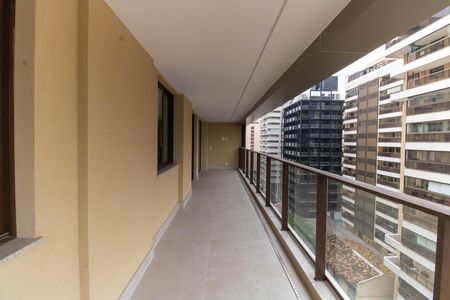 Apartamento à venda com 132m², 4 quartos e 2 vagas Apartamento à venda com 132m², 4 quartos e 2 vagasVaranda da Sala