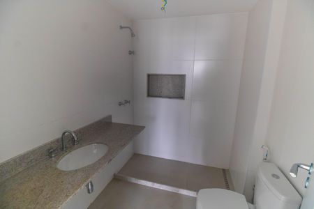 Apartamento à venda com 132m², 4 quartos e 2 vagas Apartamento à venda com 132m², 4 quartos e 2 vagasBanheiro da Suíte 2
