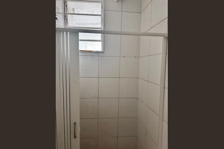 Banheiro de apartamento para alugar com 2 quartos, 50m² em Conjunto Habitacional Jova Rural, São Paulo