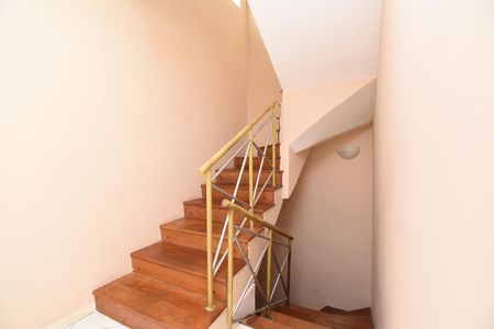 Casa à venda com 432m², 6 quartos e 5 vagasEscadas
