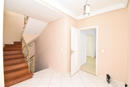 Casa à venda com 432m², 6 quartos e 5 vagasEscadas