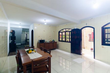 Casa à venda com 150m², 3 quartos e 2 vagas Casa à venda com 150m², 3 quartos e 2 vagasCozinha