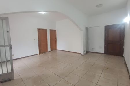 Casa para alugar com 250m², 2 quartos e 5 vagas