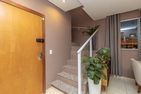 Casa à venda com 95m², 3 quartos e 2 vagas Casa à venda com 95m², 3 quartos e 2 vagasSala