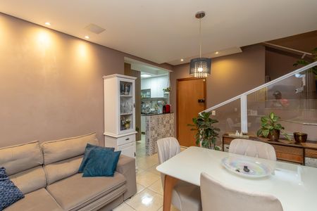 Casa à venda com 95m², 3 quartos e 2 vagas Casa à venda com 95m², 3 quartos e 2 vagasSala
