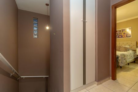 Casa à venda com 95m², 3 quartos e 2 vagas Casa à venda com 95m², 3 quartos e 2 vagasCorredor