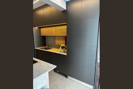 Cozinha de apartamento à venda com 2 quartos, 77m² em Swiss Park, Campinas