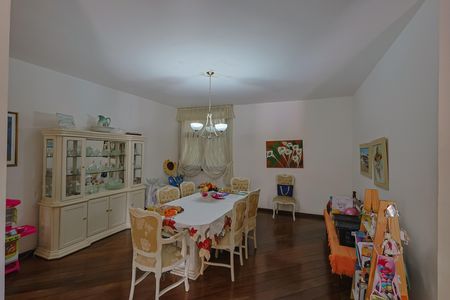 Casa à venda com 5 quartos, 411m² em Anchieta, Belo Horizonte