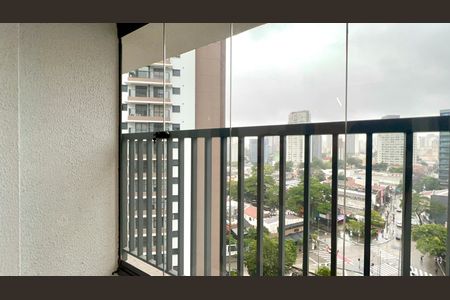 Varanda de kitnet/studio para alugar com 1 quarto, 27m² em Pinheiros, São Paulo