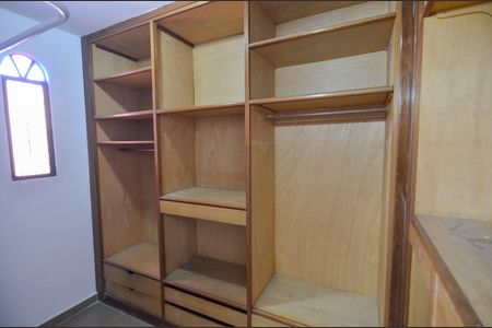 Casa à venda com 184m², 3 quartos e sem vaga Casa à venda com 184m², 3 quartos e sem vagaCloset do Quarto 3